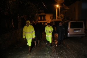 BAŞKAN ARAS, SU TAŞKINI YAŞANAN BÖLGELERDE