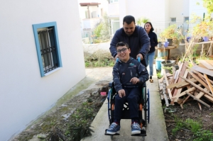 DORUK BURGAZ, TEKERLEKLİ SANDALYESİNE KAVUŞTU