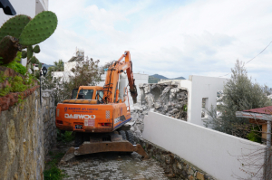 KAÇAK YAPILAR YIKILMAYA DEVAM EDİYOR