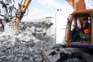 KAÇAK YAPILAR YIKILMAYA DEVAM EDİYOR