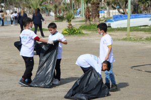 KIYIDA VE DENİZDE TEMİZLİK SÜRÜYOR