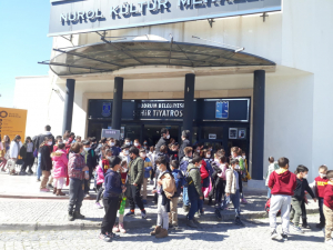 ÖĞRENCİLER “HARİKALAR MUTFAĞI” OYUNUNU İLGİ İLE İZLEDİ