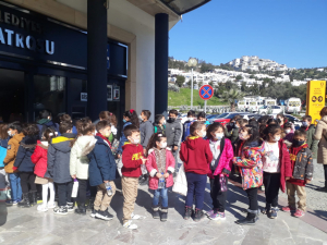 ÖĞRENCİLER “HARİKALAR MUTFAĞI” OYUNUNU İLGİ İLE İZLEDİ