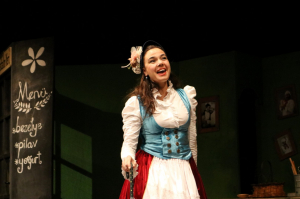 ÖĞRENCİLER “HARİKALAR MUTFAĞI” OYUNUNU İLGİ İLE İZLEDİ