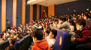 ÖĞRENCİLER “HARİKALAR MUTFAĞI” OYUNUNU İLGİ İLE İZLEDİ