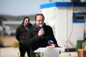 YANGINDA ZARAR GÖREN ÜRETİCİYE 3500 ADET ZEYTİN FİDANI HİBE EDİLDİ