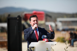 YANGINDA ZARAR GÖREN ÜRETİCİYE 3500 ADET ZEYTİN FİDANI HİBE EDİLDİ