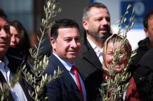 YANGINDA ZARAR GÖREN ÜRETİCİYE 3500 ADET ZEYTİN FİDANI HİBE EDİLDİ