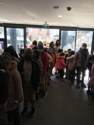 ÖĞRENCİLERE TİYATRO ETKİNLİĞİ DEVAM EDİYOR