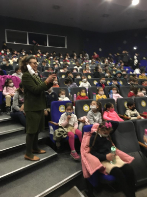 ÖĞRENCİLERE TİYATRO ETKİNLİĞİ DEVAM EDİYOR