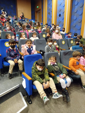 ÖĞRENCİLERE TİYATRO ETKİNLİĞİ DEVAM EDİYOR