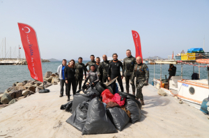 DENİZ DİBİ TEMİZLİĞİ DEVAM EDİYOR