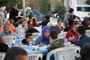 BAŞKAN ARAS, İFTARI DEREKÖY’DE VATANDAŞLARLA BİRLİKTE AÇTI