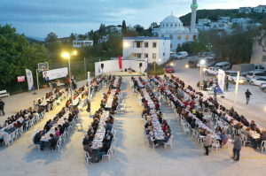 BAŞKAN ARAS, İFTARI DEREKÖY’DE VATANDAŞLARLA BİRLİKTE AÇTI