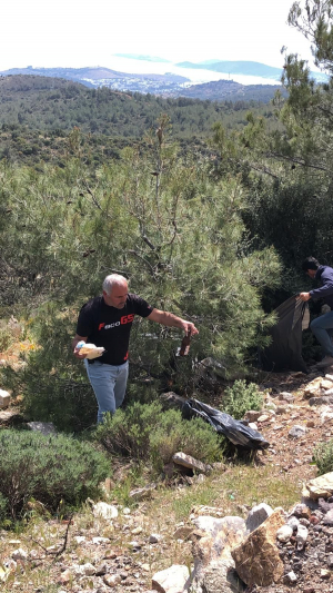 BODRUM’DA SAHİL VE YOL KENARLARI ATIKTAN TEMİZLENDİ