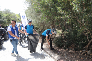 BODRUM’DA SAHİL VE YOL KENARLARI ATIKTAN TEMİZLENDİ