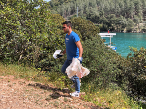BODRUM’DA SAHİL VE YOL KENARLARI ATIKTAN TEMİZLENDİ