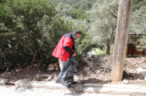 BODRUM’DA SAHİL VE YOL KENARLARI ATIKTAN TEMİZLENDİ