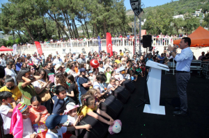 “ÇOCUK ŞENLİĞİ” UMURÇA PARKI`NDA COŞKU İLE KUTLANDI