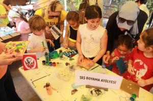 “ÇOCUK ŞENLİĞİ” UMURÇA PARKI`NDA COŞKU İLE KUTLANDI