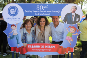 “ÇOCUK ŞENLİĞİ” UMURÇA PARKI`NDA COŞKU İLE KUTLANDI