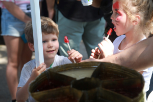 “ÇOCUK ŞENLİĞİ” UMURÇA PARKI`NDA COŞKU İLE KUTLANDI