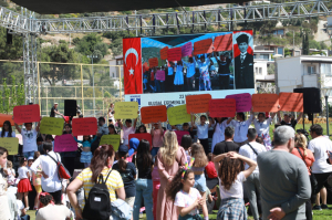 “ÇOCUK ŞENLİĞİ” UMURÇA PARKI`NDA COŞKU İLE KUTLANDI