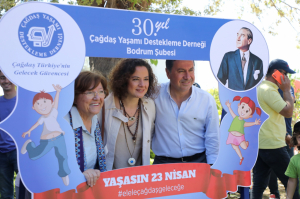 “ÇOCUK ŞENLİĞİ” UMURÇA PARKI`NDA COŞKU İLE KUTLANDI