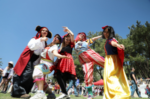 “ÇOCUK ŞENLİĞİ” UMURÇA PARKI`NDA COŞKU İLE KUTLANDI