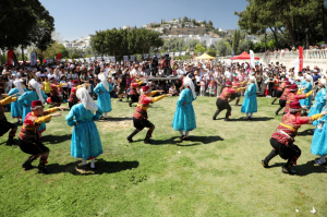 “ÇOCUK ŞENLİĞİ” UMURÇA PARKI`NDA COŞKU İLE KUTLANDI