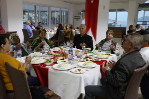 BAŞKAN ARAS ŞEHİT YAKINLARI, GAZİLER VE GAZİ YAKINLARI İLE İFTARDA BULUŞTU