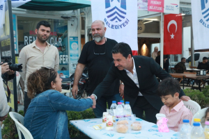 BODRUM BELEDİYESİ’NİN DÜZENLEDİĞİ İFTARA BİNLERCE KİŞİ KATILDI