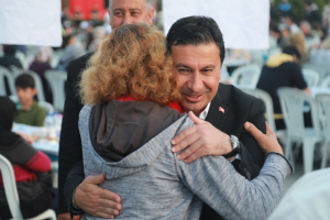 BODRUM BELEDİYESİ’NİN DÜZENLEDİĞİ İFTARA BİNLERCE KİŞİ KATILDI