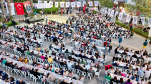 BODRUM BELEDİYESİ’NİN DÜZENLEDİĞİ İFTARA BİNLERCE KİŞİ KATILDI