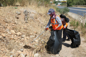 BODRUM, ARAÇLARDAN ATILAN ÇÖPLERDEN ARINDIRILIYOR