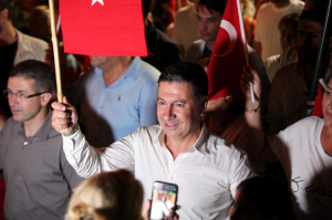 BÜYÜK ZAFERE YAKIŞIR KUTLAMA