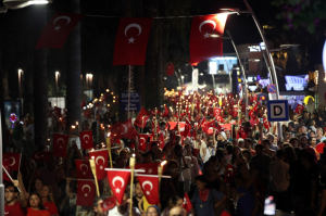 BÜYÜK ZAFERE YAKIŞIR KUTLAMA