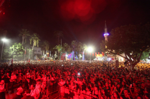 BÜYÜK ZAFERE YAKIŞIR KUTLAMA