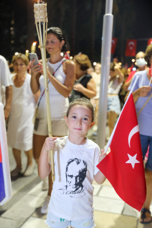 BÜYÜK ZAFERE YAKIŞIR KUTLAMA