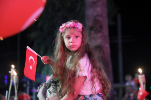 BÜYÜK ZAFERE YAKIŞIR KUTLAMA