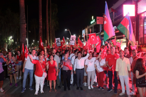 BÜYÜK ZAFERE YAKIŞIR KUTLAMA