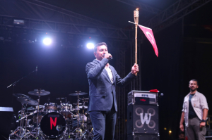 BÜYÜK ZAFERE YAKIŞIR KUTLAMA