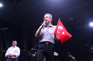 BÜYÜK ZAFERE YAKIŞIR KUTLAMA