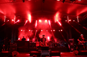 BÜYÜK ZAFERE YAKIŞIR KUTLAMA