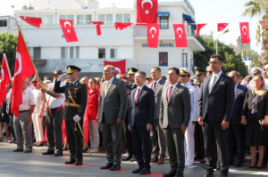 BÜYÜK ZAFERE YAKIŞIR KUTLAMA