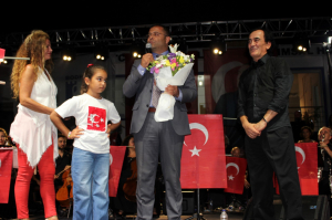 BÜYÜK ZAFERE YAKIŞIR KUTLAMA