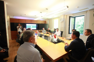 HAYIRSEVER VATANDAŞLARA PLAKETLERİ TAKDİM EDİLDİ