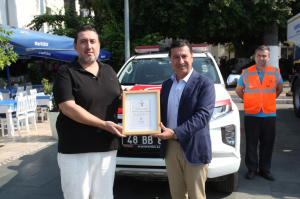 HAYIRSEVER VATANDAŞLARA PLAKETLERİ TAKDİM EDİLDİ