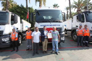 HAYIRSEVER VATANDAŞLARA PLAKETLERİ TAKDİM EDİLDİ