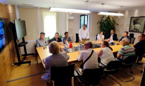 HAYIRSEVER VATANDAŞLARA PLAKETLERİ TAKDİM EDİLDİ